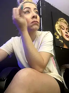 viktoria davis  online show from October 31, 2025, 9:49 pm