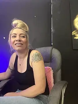 viktoria davis  online show from January 7, 2026, 9:50 pm