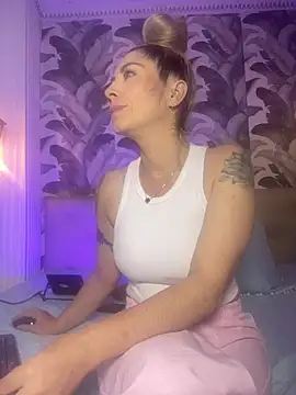 viktoria davis  online show from April 4, 2026, 10:51 pm