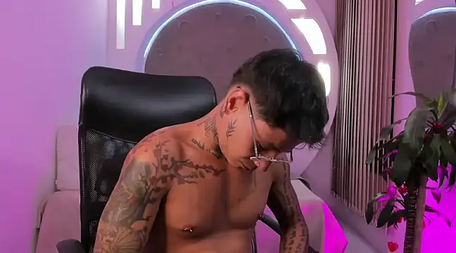 Snapshot of tattokoi chatting on March 13, 2025, 11:59 pm tattokoi online show from March 13, 2025, 11:59 pm