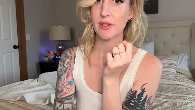 Officiallyonlytams online show from November 24, 2025, 5:12 pm