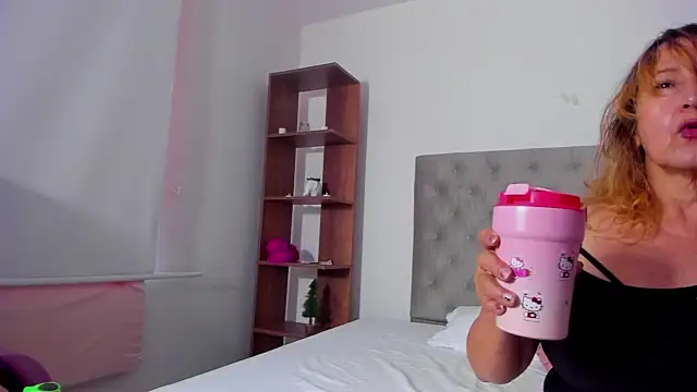 Snapshot of Dayana__Ospina chatting on February 20, 2025, 7:41 pm Dayana Ospina online show from February 20, 2025, 7:41 pm