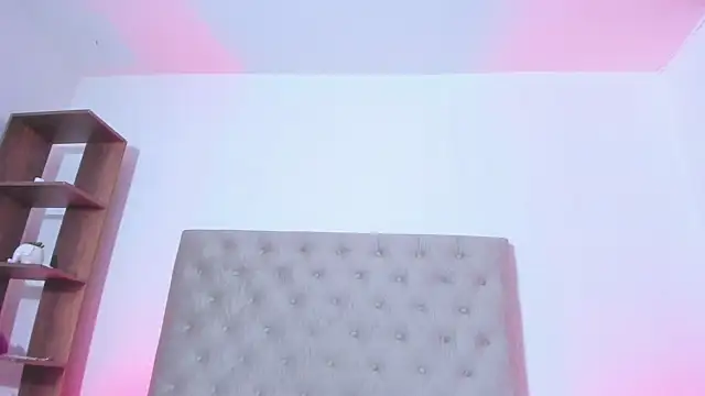 Snapshot of Dayana__Ospina chatting on February 25, 2025, 11:11 pm Dayana Ospina online show from February 25, 2025, 11:11 pm
