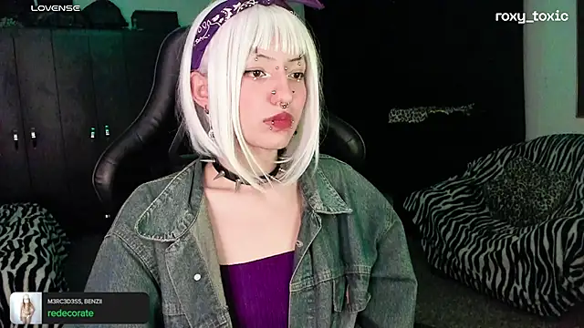 roxy toxic online show from October 8, 2025, 1:36 am