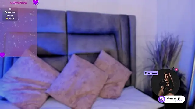 DannaJhonson1 online show from November 6, 2025, 7:48 pm