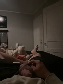 biggzee6 online show from April 25, 2026, 6:49 am