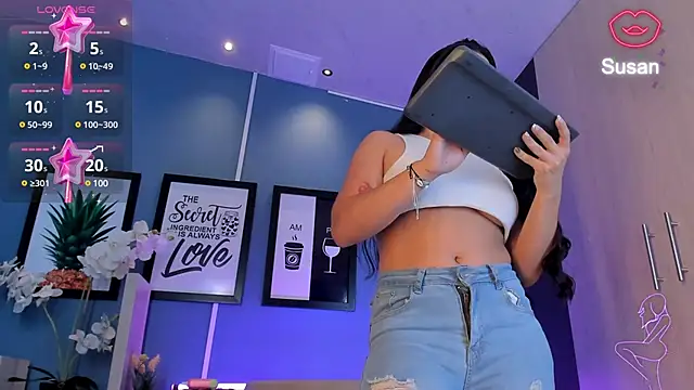 ValeriaOrtega online show from February 24, 2025, 2:04 pm