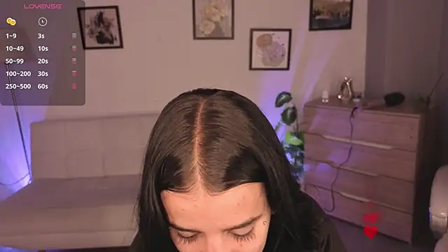 Nicole Foxx  online show from April 8, 2026, 5:02 pm