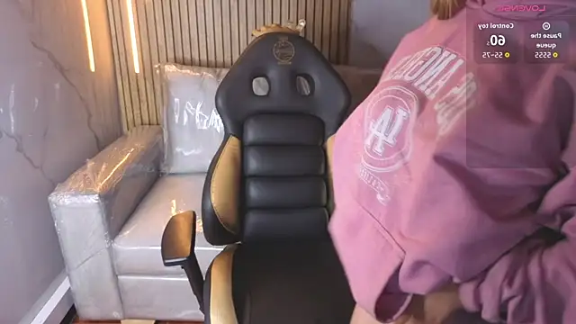 Kitten Cam online show from November 27, 2025, 4:36 am