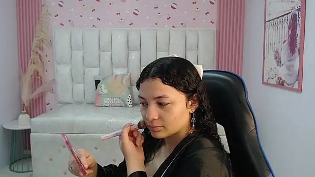 shalon diaz s online show from October 6, 2025, 1:08 pm