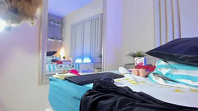 Liincostelloo online show from February 26, 2025, 1:53 am