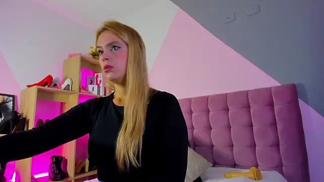 RayaCarr  online show from February 3, 2026, 2:11 pm