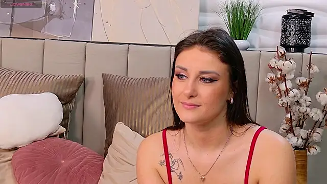 Elly Ross online show from March 8, 2025, 9:28 am