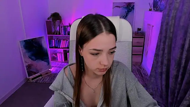 PamBeesly online show from February 24, 2025, 11:10 am