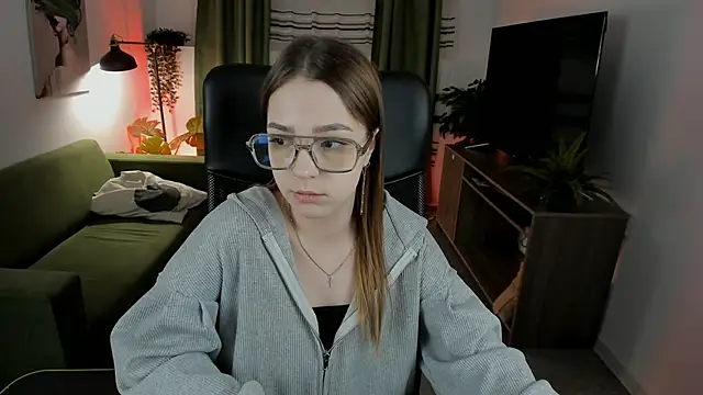 PamBeesly online show from March 16, 2025, 12:11 pm