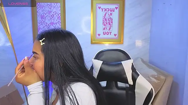 Paulette v online show from March 19, 2026, 1:04 pm