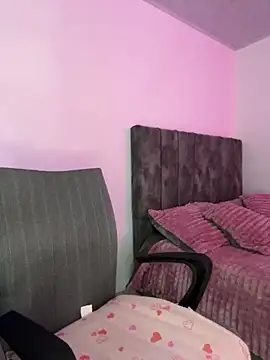 astrid  online show from September 18, 2025, 11:23 am