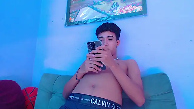 Snapshot of Kleo_forever chatting on January 19, 2025, 7:47 pm Kleo forever online show from January 19, 2025, 7:47 pm