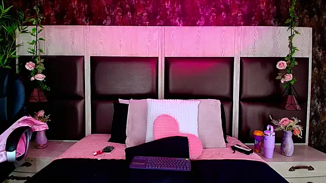 Bella Smiith  online show from October 3, 2025, 12:46 pm