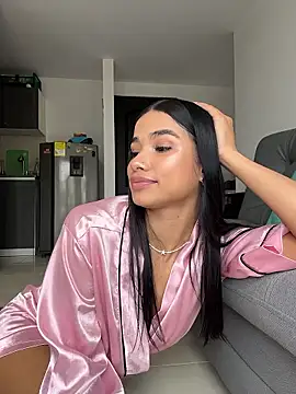 Bella Smiith  online show from January 13, 2026, 2:33 pm