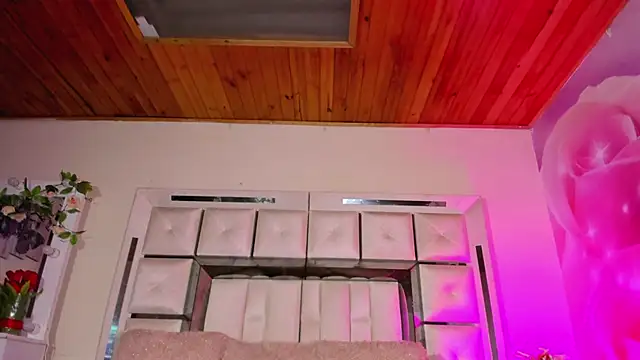 emili clark online show from September 16, 2025, 8:26 am