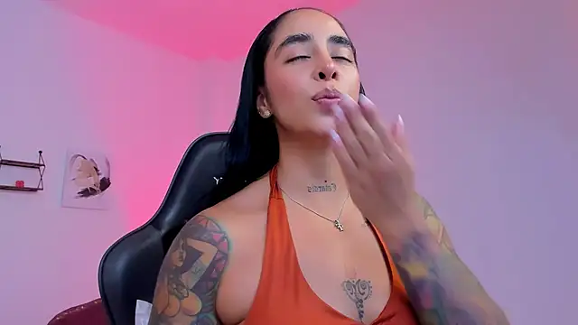 sophierooy22 online show from February 5, 2026, 3:16 pm