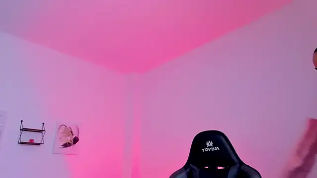 sophierooy22 online show from March 16, 2026, 2:54 pm