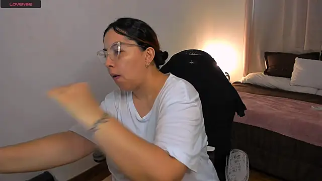 brithany olson25 online show from September 11, 2025, 9:15 pm