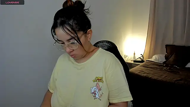 brithany olson25 online show from November 30, 2025, 1:37 pm