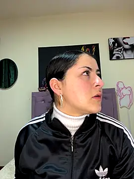 Emmie Hot online show from October 17, 2025, 1:03 pm