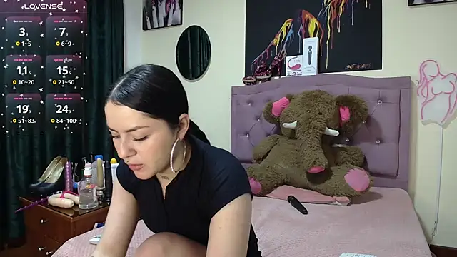 Emmie Hot online show from November 1, 2025, 12:40 pm