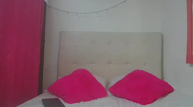 monica-vega online show from February 11, 2025, 4:22 am