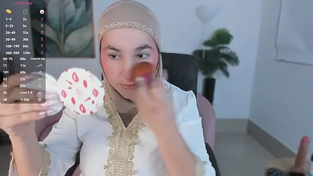 Ayha khalaf online show from October 2, 2025, 1:23 am