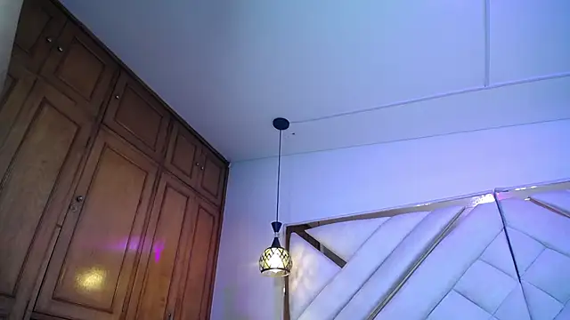 luxurycoupl online show from November 28, 2025, 3:42 am