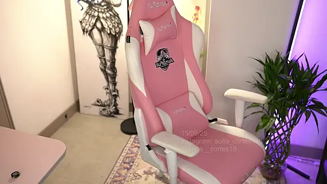 tatiana  cortes18 online show from September 15, 2025, 5:02 pm