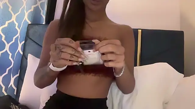 AngelFaye online show from February 5, 2025, 11:28 pm