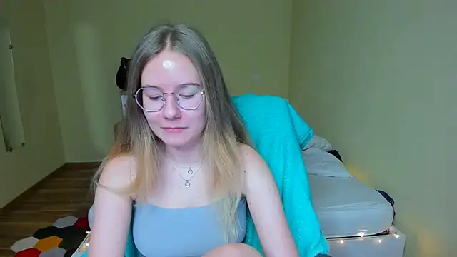 EmilyPaw online show from February 18, 2025, 5:31 pm