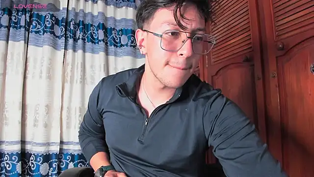 Snapshot of Amon__ashford chatting on February 12, 2026, 3:23 am Amon ashford online show from February 12, 2026, 3:23 am