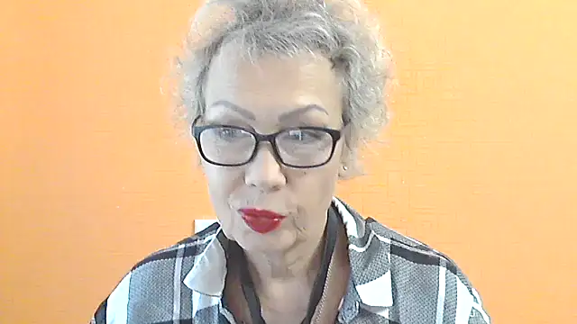 NessyJenixs online show from October 2, 2025, 6:31 am