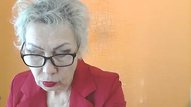 NessyJenixs online show from February 4, 2026, 7:25 am