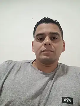 leandroc04 online show from November 5, 2025, 6:41 pm