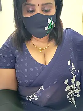 Queenflowerr online show from November 5, 2025, 6:08 pm