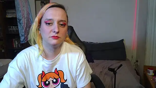 Evelan420 online show from October 28, 2025, 9:28 pm