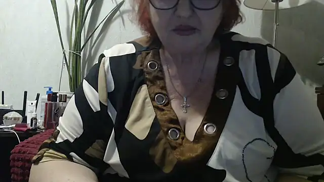 DeniseeRosea online show from April 7, 2026, 5:57 pm