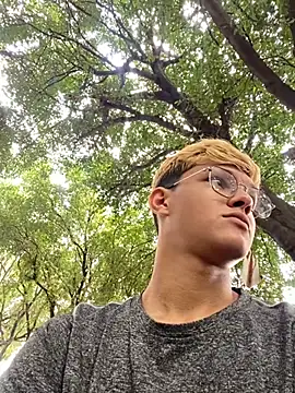 izan 20 online show from March 21, 2025, 3:57 pm