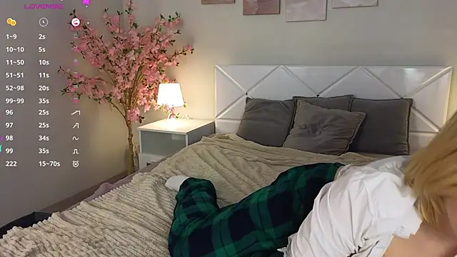 Snapshot of Manic_pixie_ chatting on March 2, 2025, 10:56 am Manic pixie online show from March 2, 2025, 10:56 am