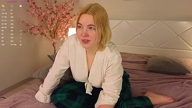 Snapshot of Manic_pixie_ chatting on March 7, 2025, 4:44 pm Manic pixie online show from March 7, 2025, 4:44 pm