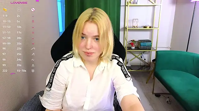 Snapshot of Manic_pixie_ chatting on March 19, 2025, 3:40 pm Manic pixie online show from March 19, 2025, 3:40 pm