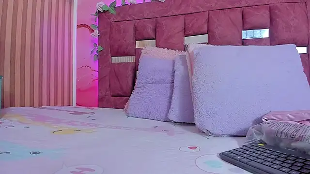 scarlett  evans  online show from September 22, 2025, 6:21 pm