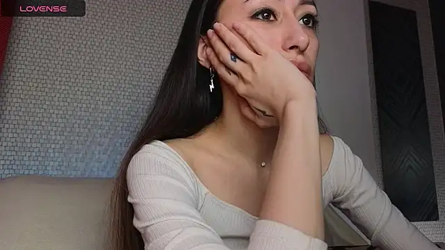 Snapshot of Isabela_Run chatting on February 22, 2025, 4:40 am Isabela Run online show from February 22, 2025, 4:40 am